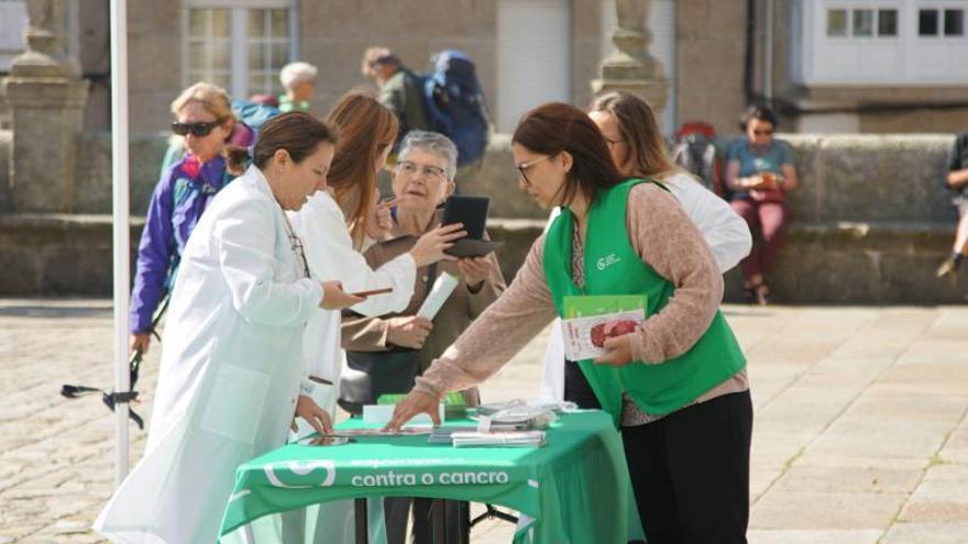 Estudantes de Odontoloxía explican como autoexplorarse./jesús prieto