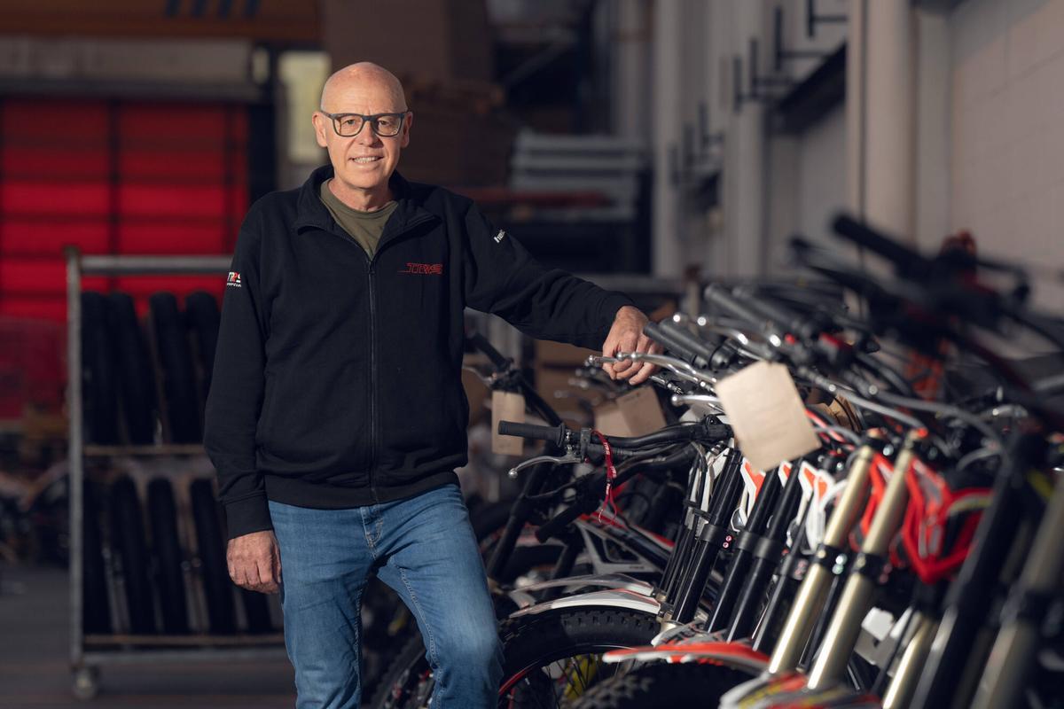 Jordi Tarrés, siete veces campeón del mundo, recibe a EL PERIÓDICO en TRRS Motorcycles.