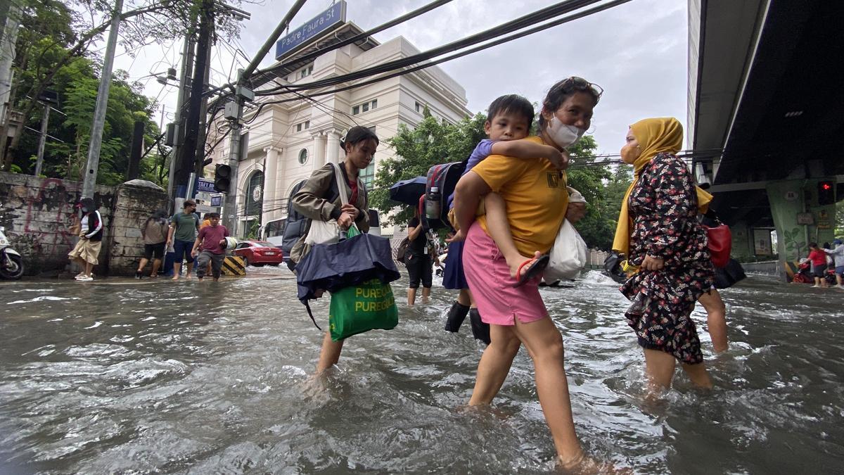 El tifón Saola golpea Filipinas