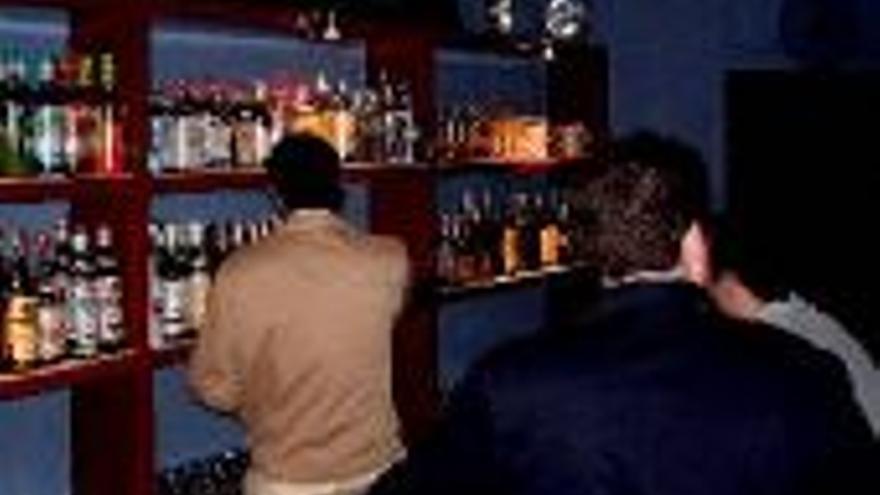 La policía controlará el horario de bares y pubs