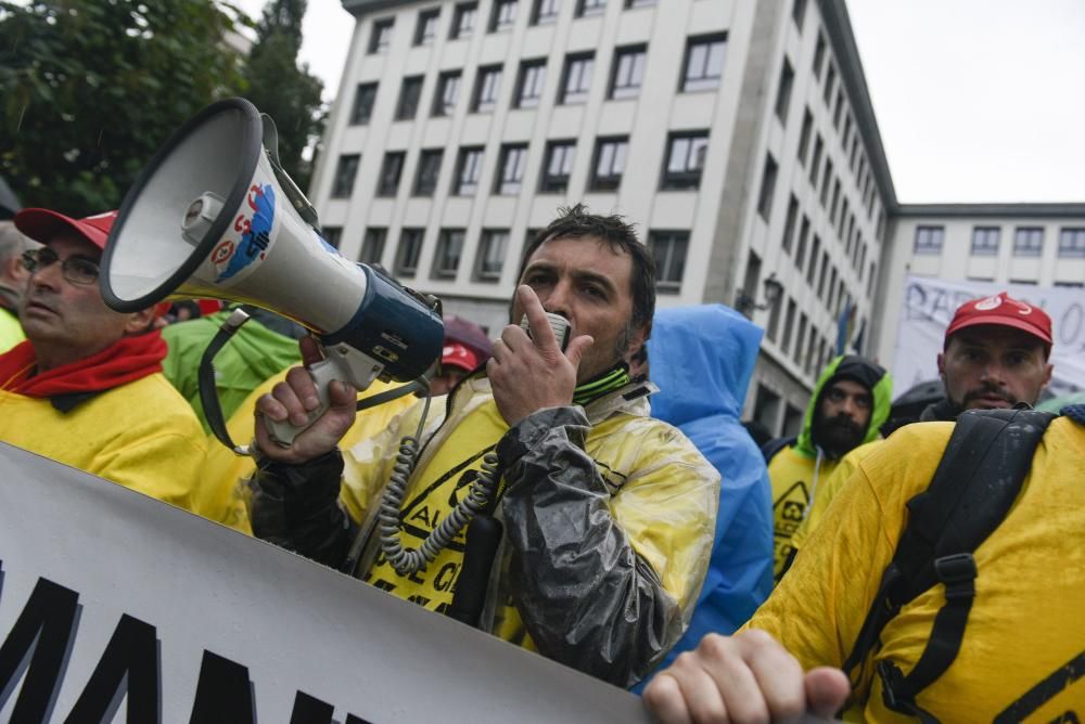 Marcha de trabajadores de Alcoa entre Avilés y Oviedo