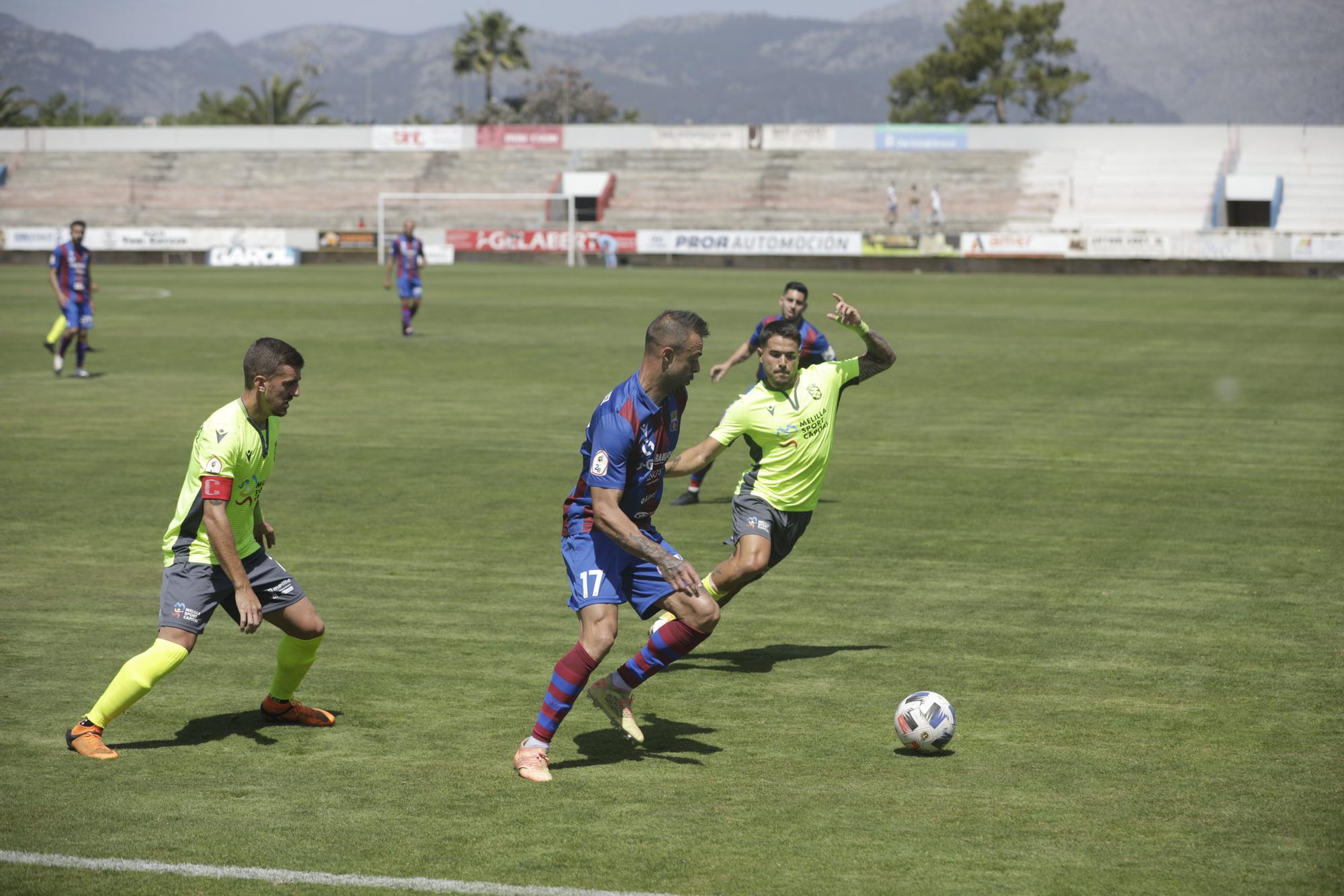 El Poblense empata y se aferra a un milagro