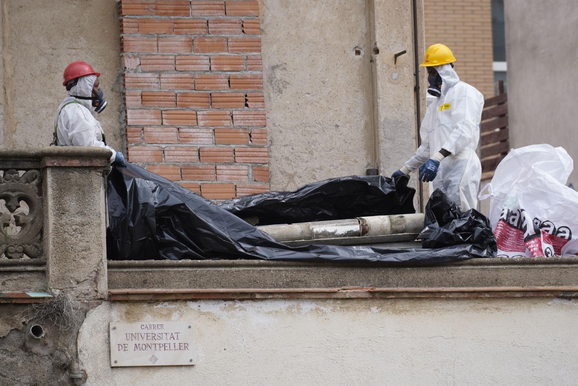 Retiren el fibrociment per enderrocar els edificis del carrer Universitat de Montpeller