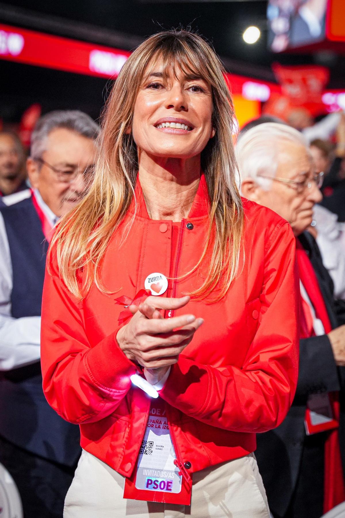 Archivo - La esposa del presidente del Gobierno, Begoña Gómez, durante la clausura del 41º Congreso Federal del PSOE.