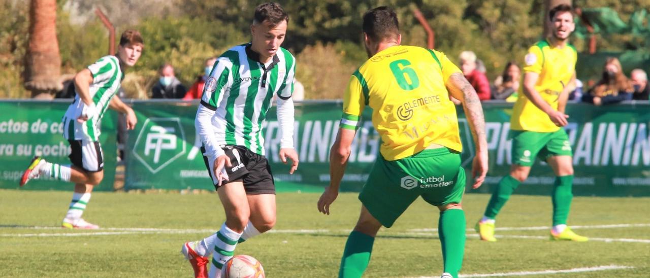 Ale Marín durante un encuentro de la temporada pasada con el Córdoba CF B.