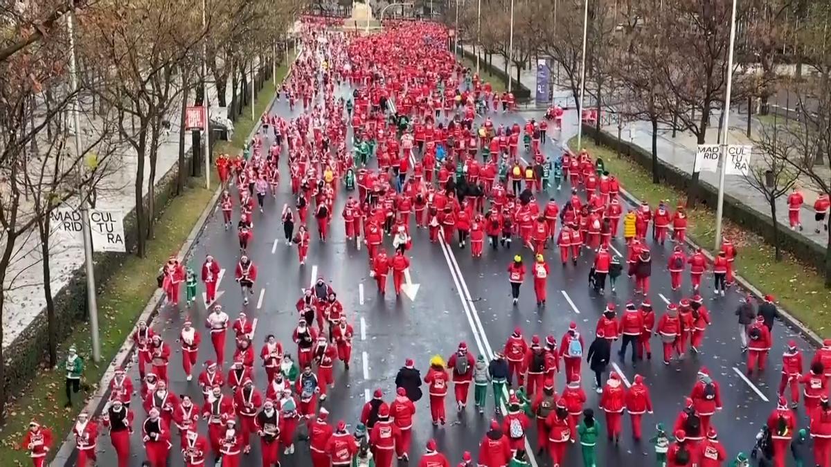 Nuevo récord: 11.000 Papá Noeles corren por las calles de Madrid