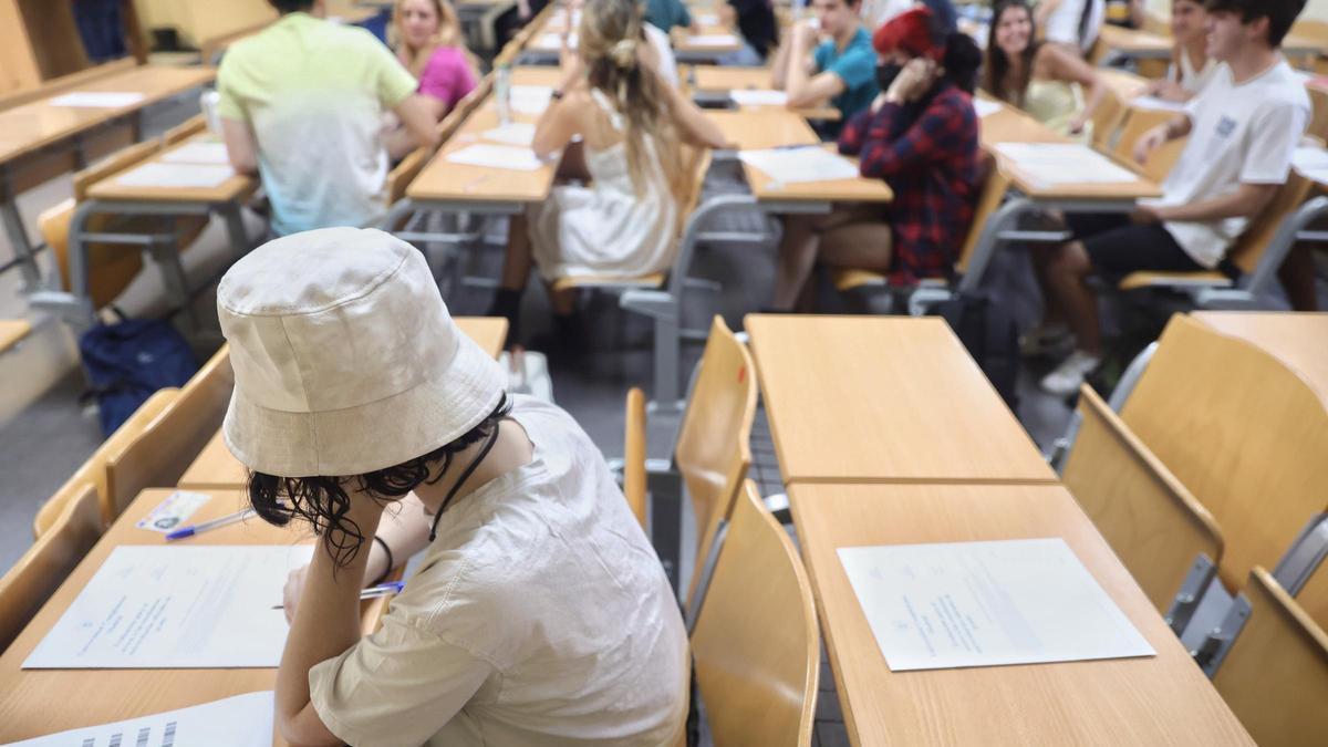 Estudiantes durante una prueba adaptada, en foto de archivo.