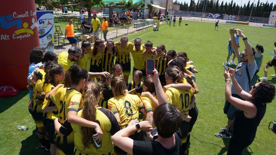 El Cabanes referma la seva aposta com a referent del futbol femení