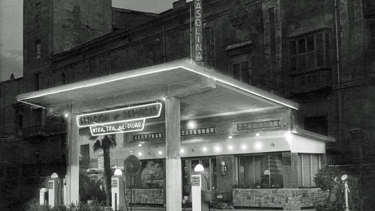 Estación de servicio 'Nuestra Señora del Pilar' en paseo Echegaray y Caballero, 1961