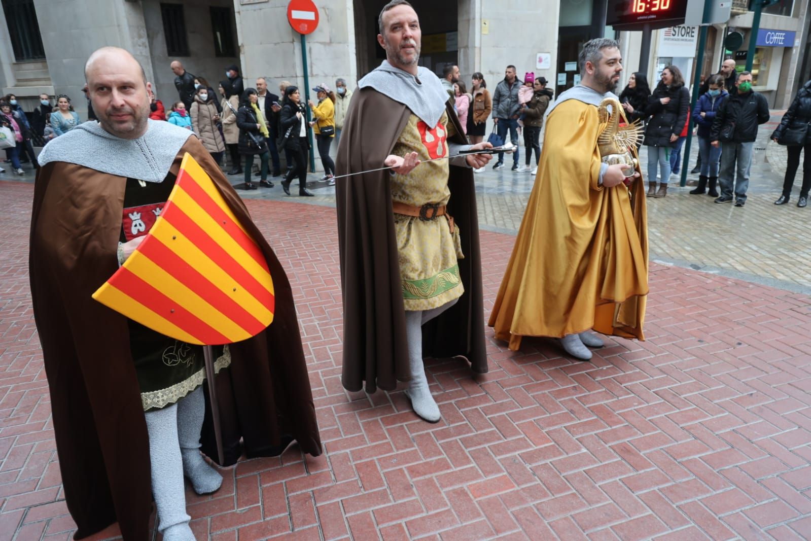 IMÁGENES | Así ha sido el desfile alternativo al Pregó de los entes vinculados