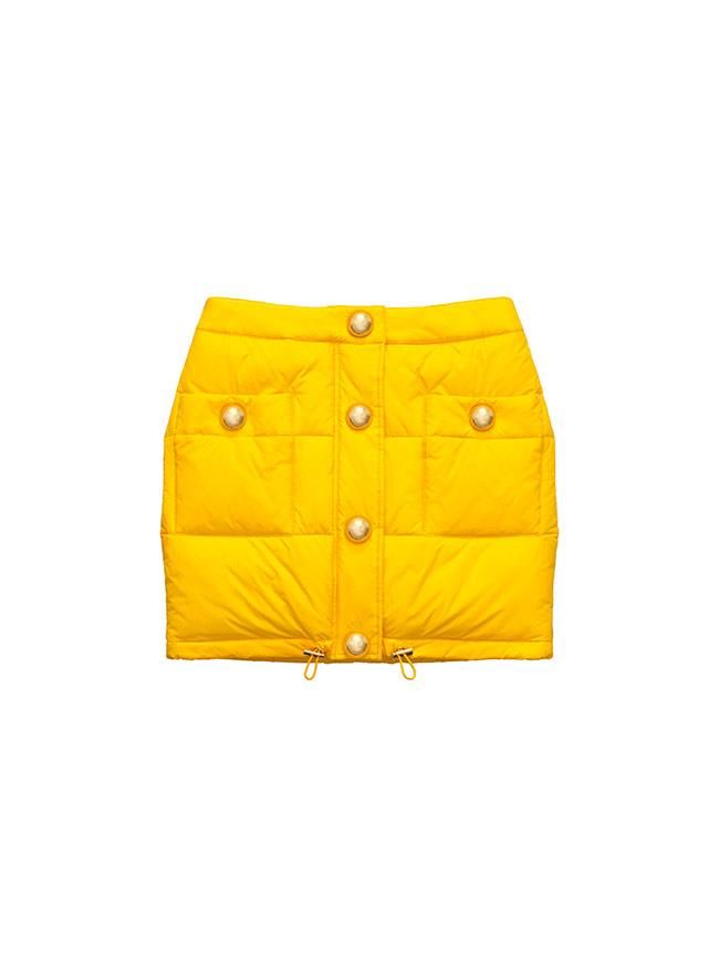 Todas las imágenes de la colección de Moschino x H&M: minifalda amarilla acolchada
