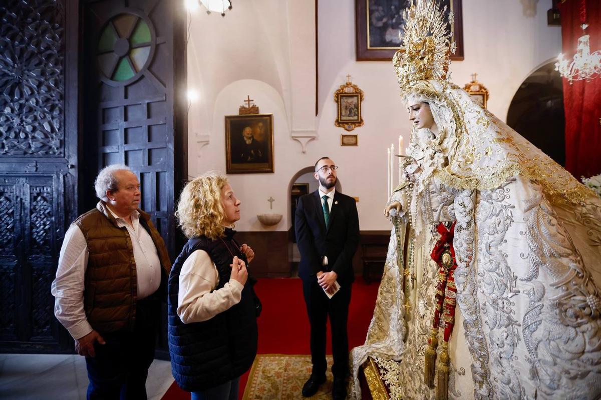 Besamanos de la Virgen de la Paz y la Esperanza, en Capuchinos.