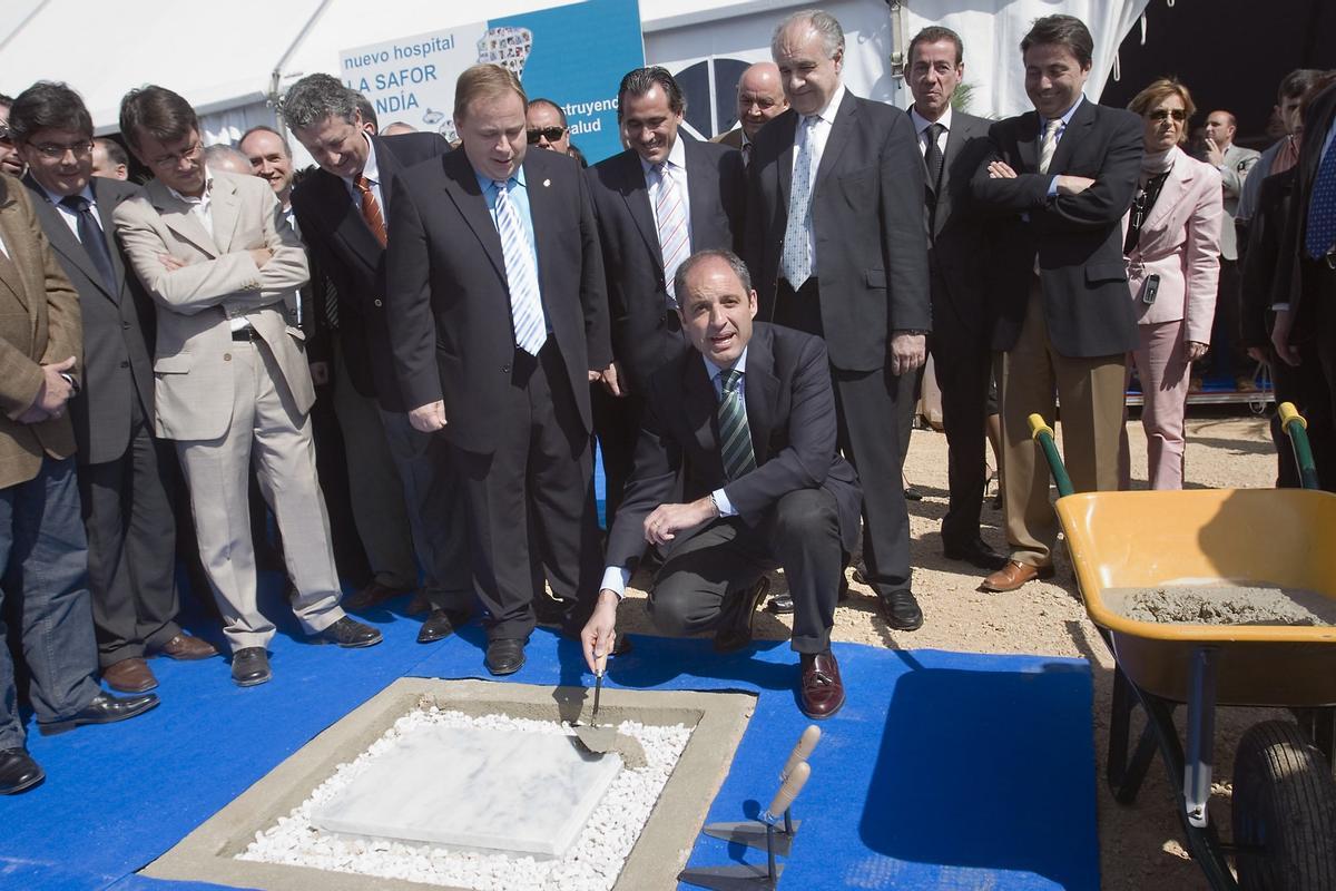 El expresidente Francisco Camps coloca la primera piedra en 2007