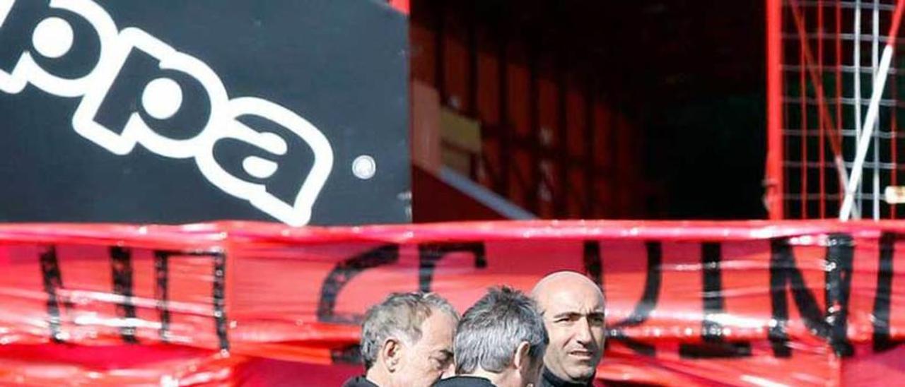 Abelardo, Gerardo Ruiz e Iñaki Tejada conversan en el entrenamiento de ayer.