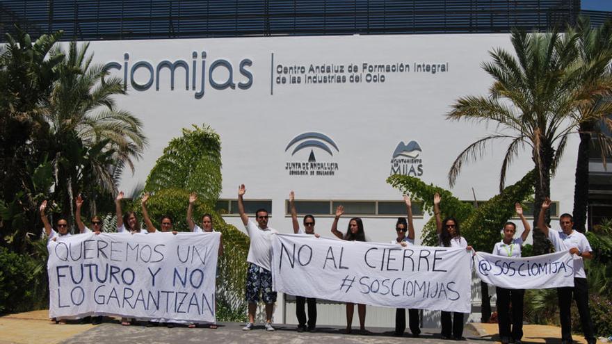 Imagen de las protestas contra el cierre de CIOMijas en 2014.