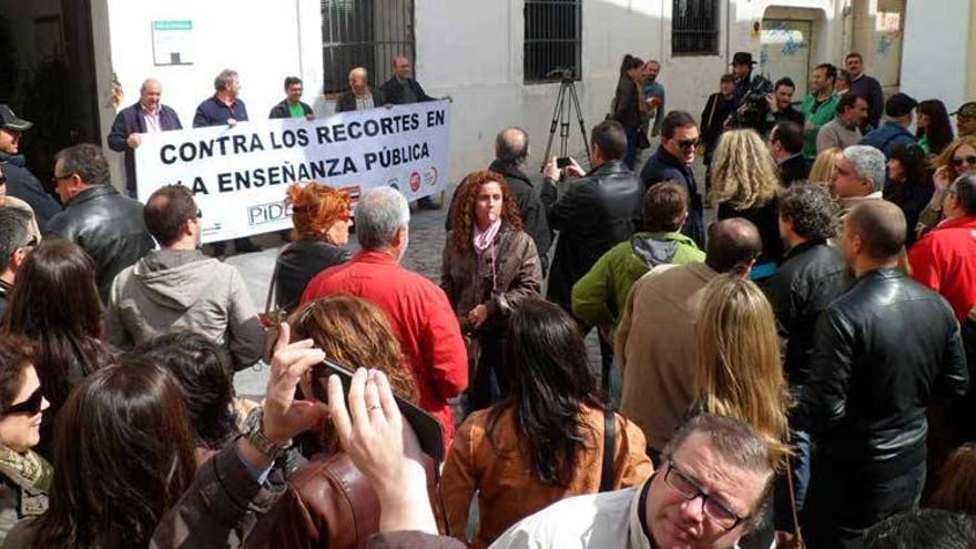 Los sindicatos no descartan convocar huelga general “en defensa de la enseñanza pública”