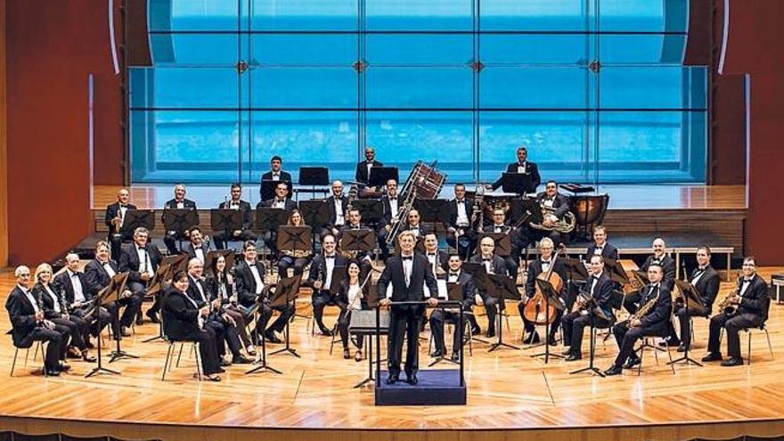 Los integrantes de la Banda Municipal de Música en el Auditorio Alfredo Kraus.