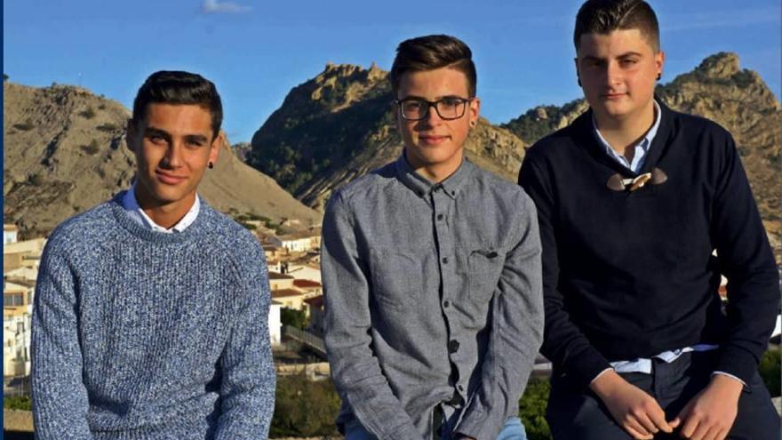 Los tres ´Majos 2016´ son los jóvenes Adrián, Óscar y Aitor.