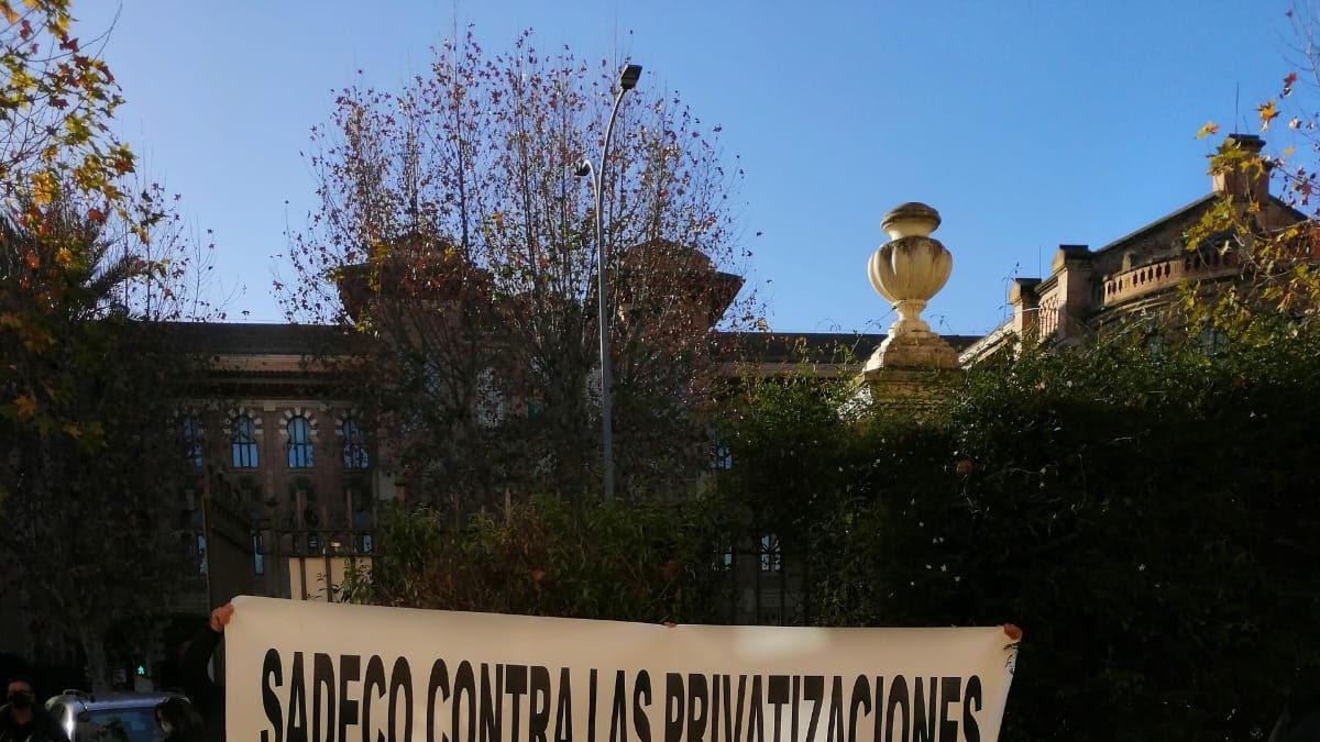 El comité de Sadeco anuncia movilizaciones contra la privatización de la limpieza de contenedores