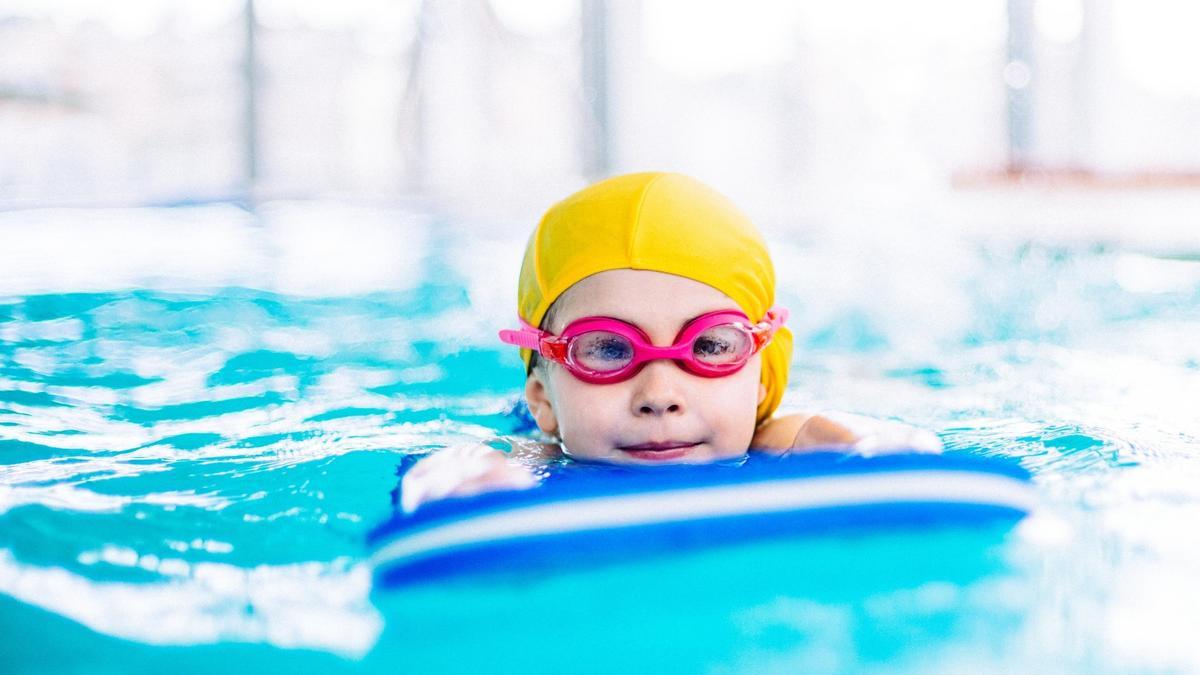 Curso de natación en la etapa de infantil.