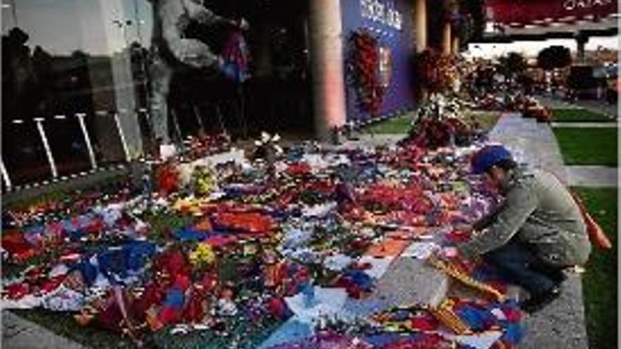 L&#039;entrada de la sala de condolences del Camp Nou.