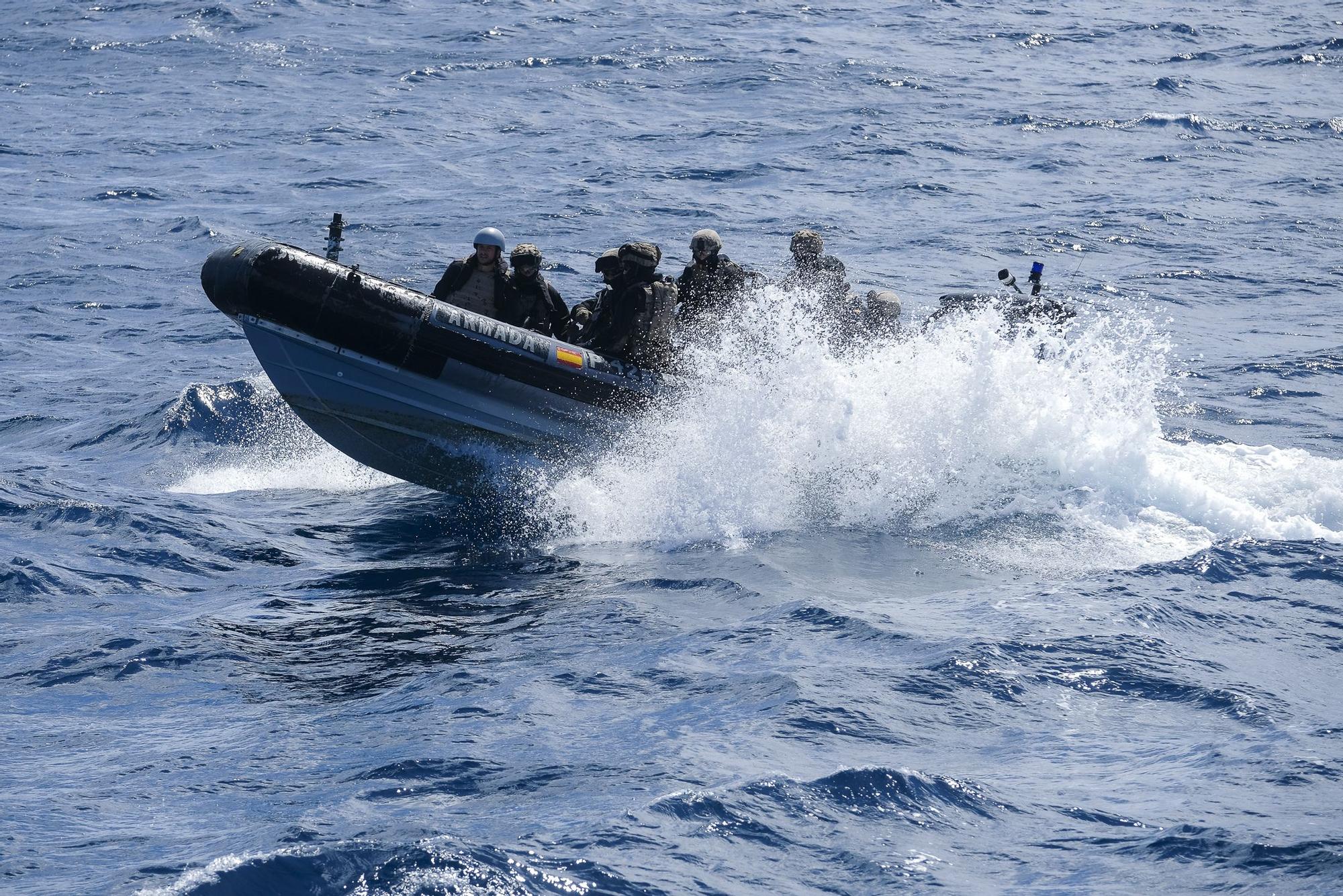 La Armada realiza maniobras de adiestramiento en Gran Canaria