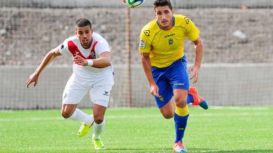 Germán, autor de dos goles en Getafe, durante el duelo ante el Huesca en el Anexo junto a Aythami Álvarez.