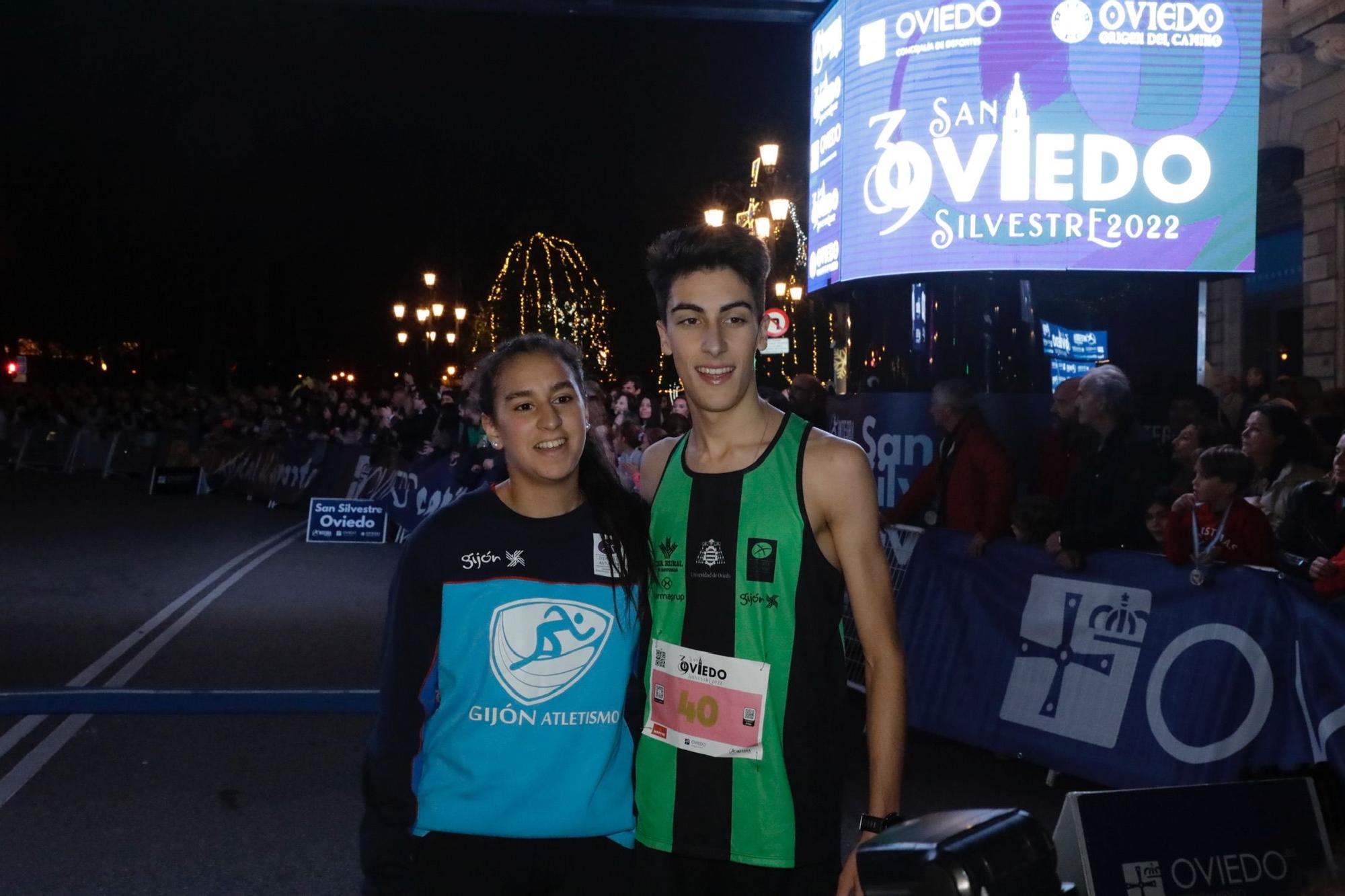 En imágenes: Jaime Bueno (Univerisad de Oviedo) y Mariam Benkert triunfan en la San Silvestre de Oviedo