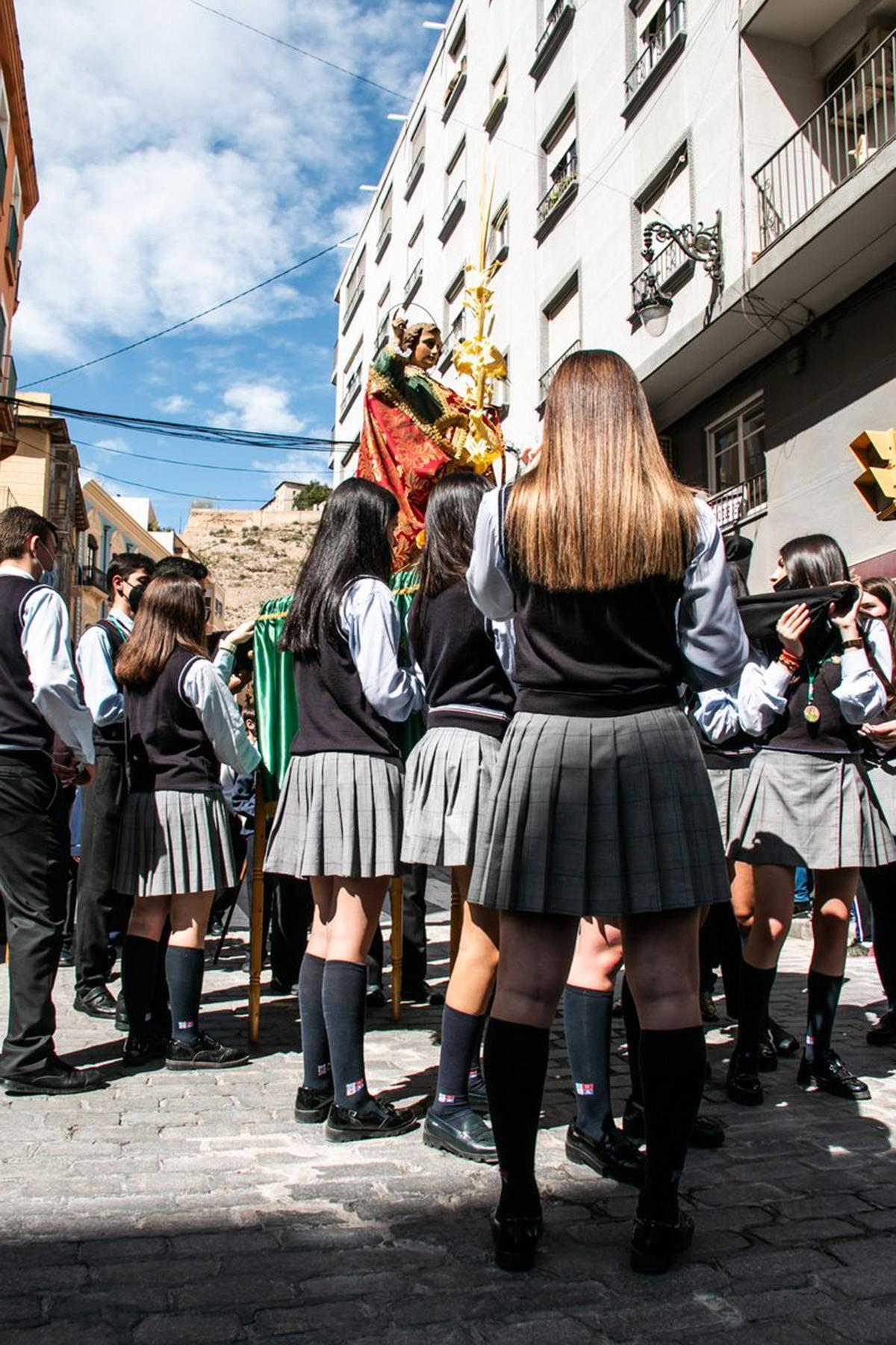 Desfile procesional de los alumnos del colegio Diocesano Oratorio Festivo de Orihuela