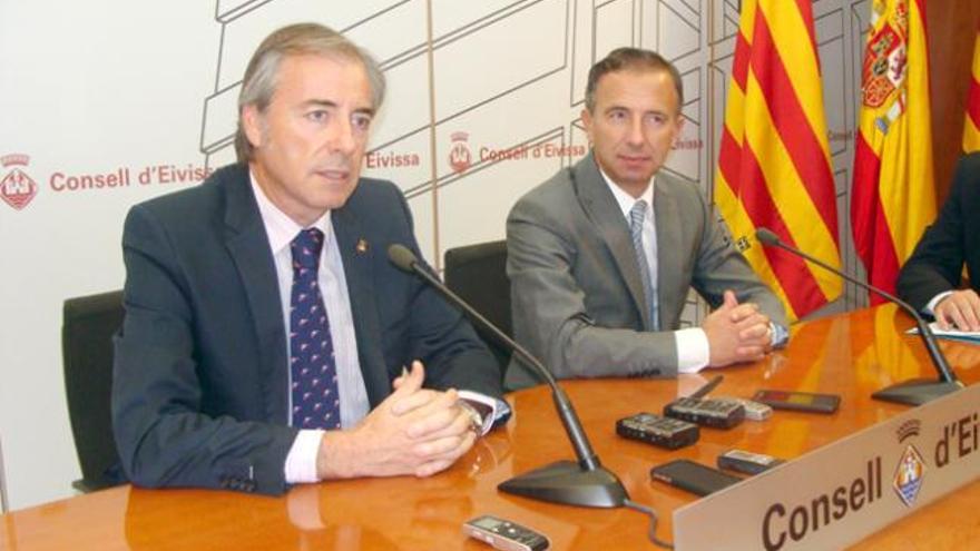 El presidente del Consell, Vicent Serra, y el conseller Carlos Delgado, en una imagen reciente.