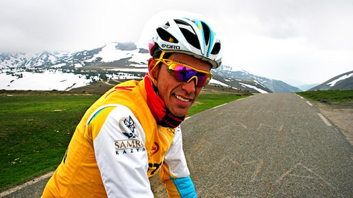 Alberto Contador es prepara per al Tour de França al Pirineu.