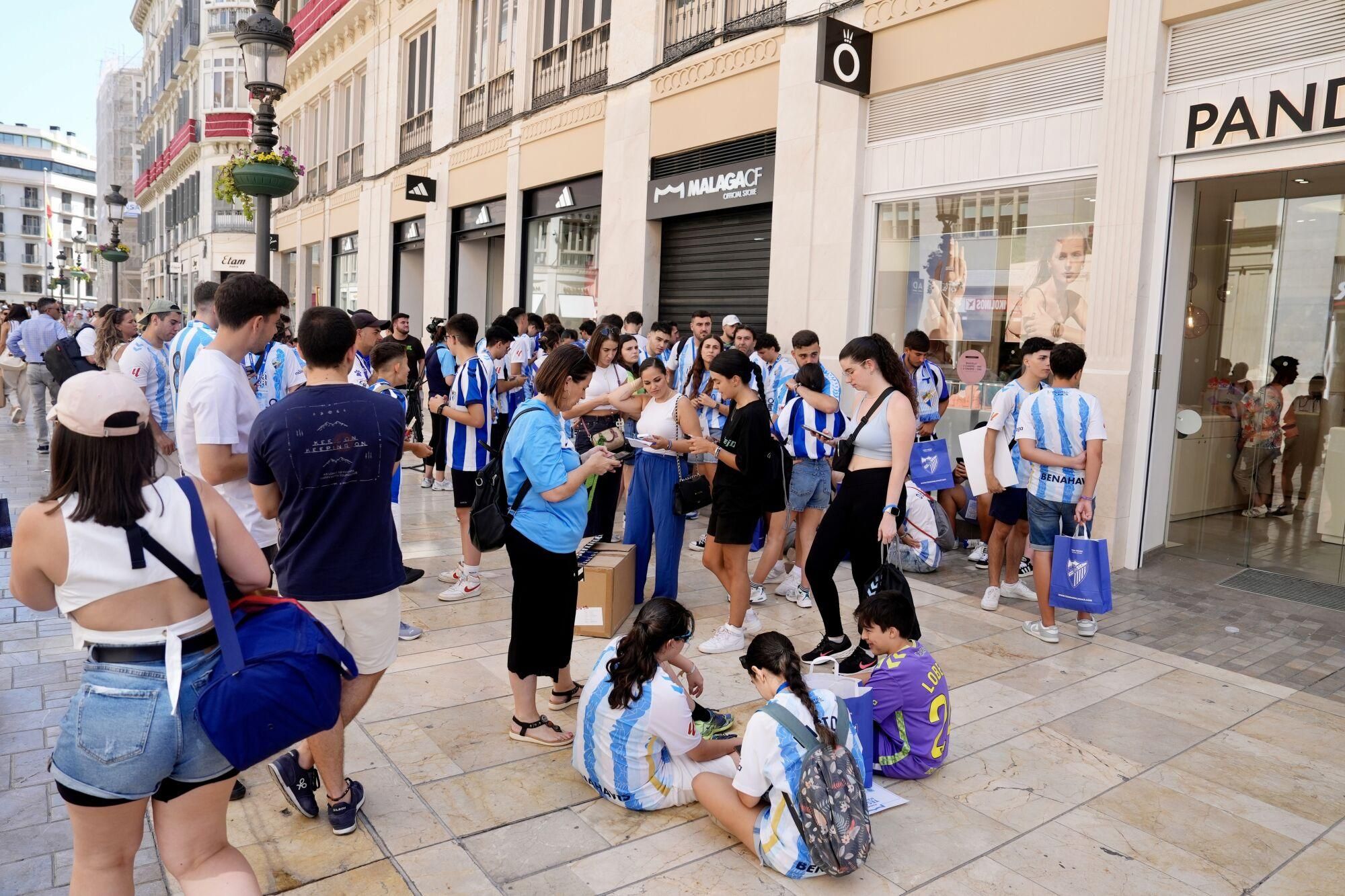 Locura malaguista por comprar la nueva camiseta del equipo