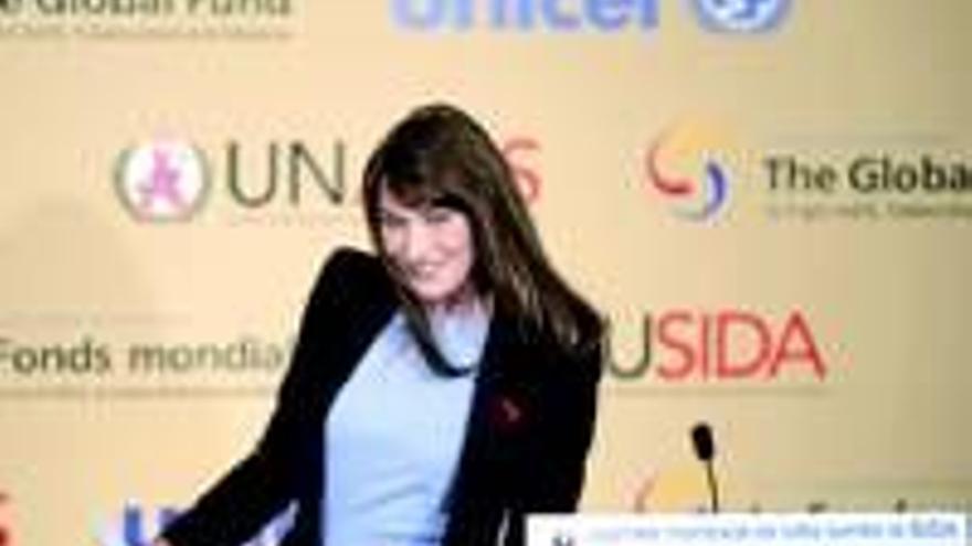 Carla Bruni abre su faceta humanitaria con la lucha contra el sida