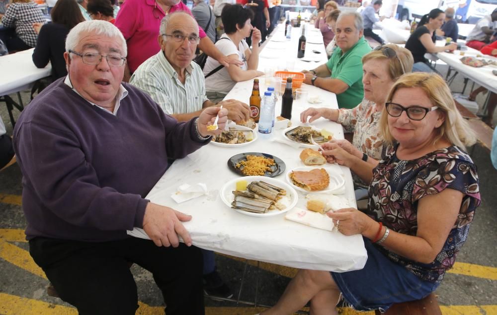 La cita gastronómica de Cesantes atrae a cientos de personas para disfrutar de este molusco.