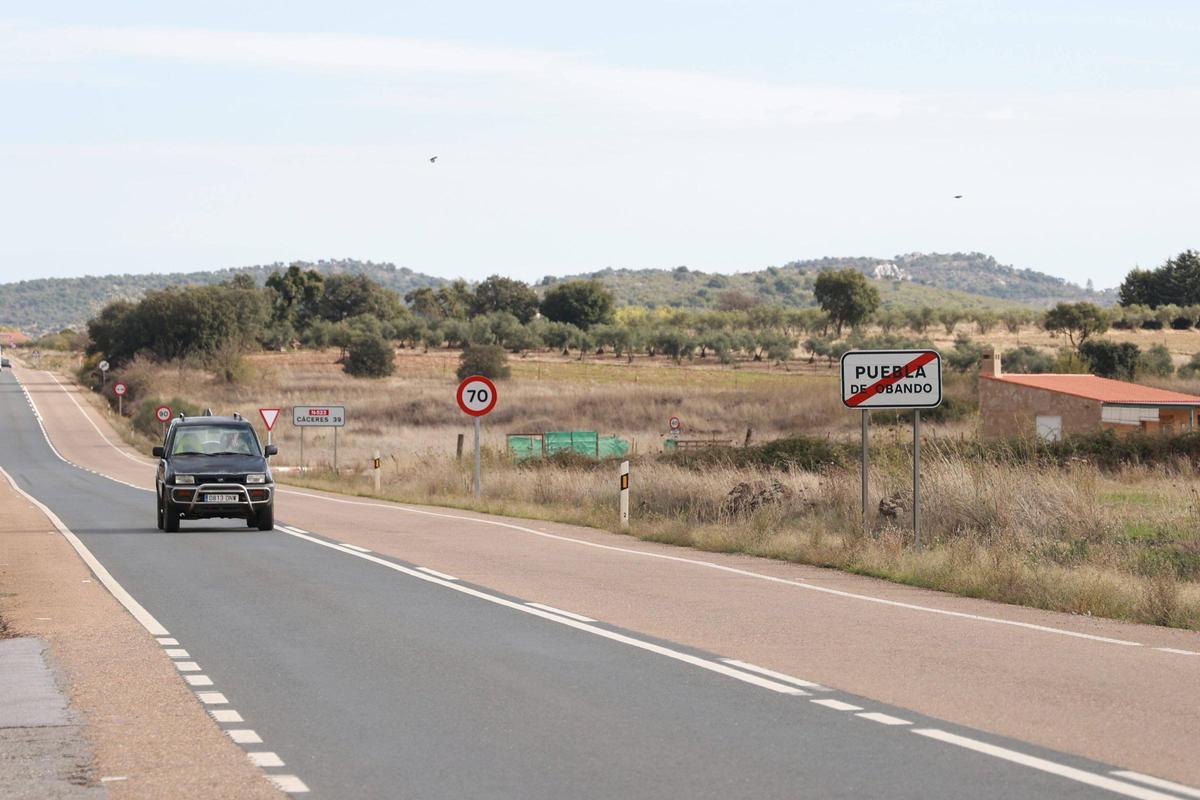 La N-523 a la altura del municipio pacense de Puebla de Obando.