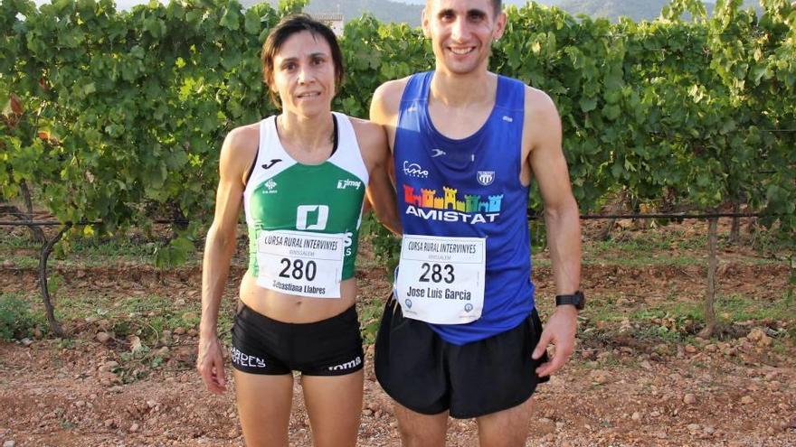 Sebastiana Llabrés y José Luis García posan tras la carrera.
