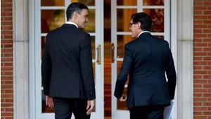 Pedro Sánchez y Salvador Illa, en un encuentro en La Moncloa.