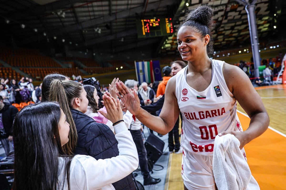 Hillsman ha estado concentrada con Bulgaria