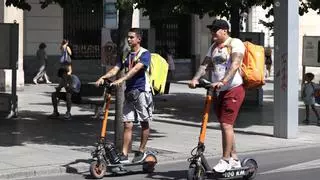 Los 'riders' sufren ante las altas temperaturas en Zaragoza: "Eran las dos de la tarde, había más de 40 grados y acabé desmayado"