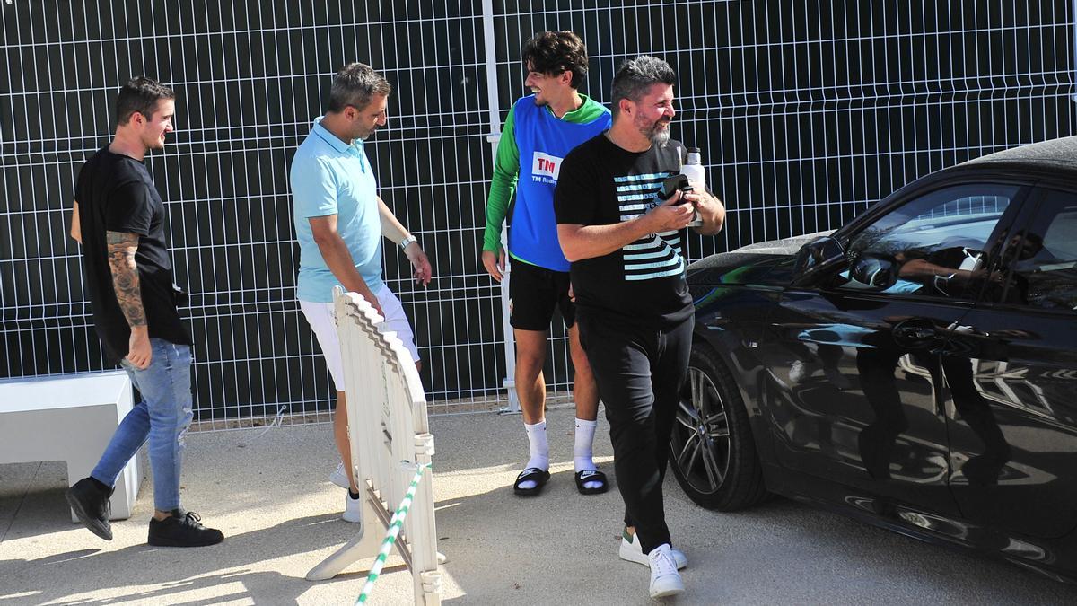 Bragarnik a su llegada al campo Diego Quiles para presenciar un entrenamiento