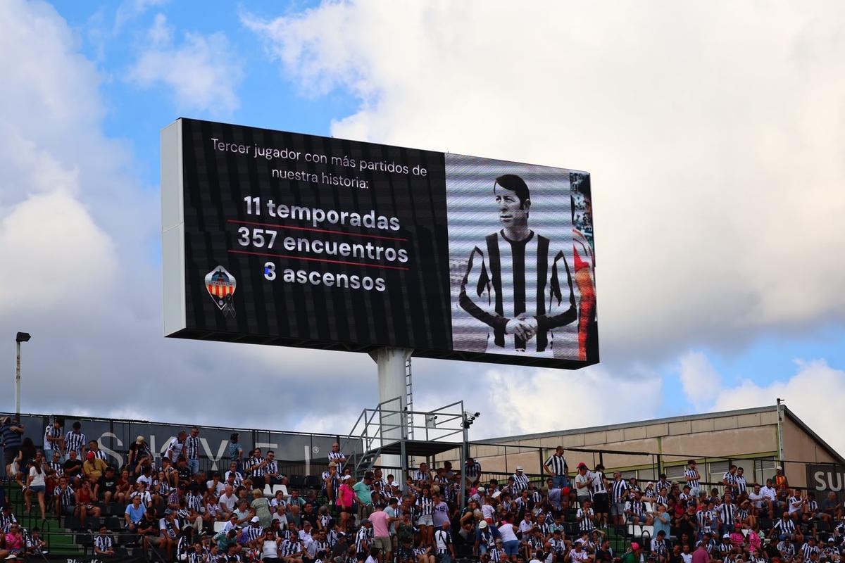 Luis Cela, en la memoria de Castalia.