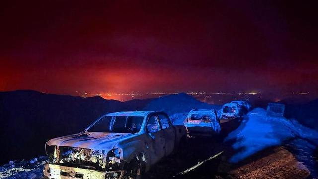 Cotxes calcinats en un dels trams afectats per l’incendi de Los Gallardos