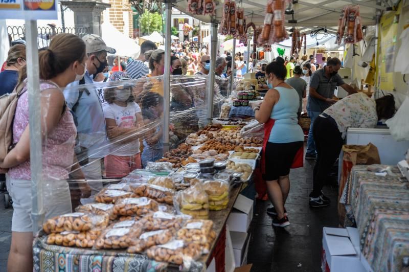 Dia del Pino: peregrinos llegando y visitando a Teror