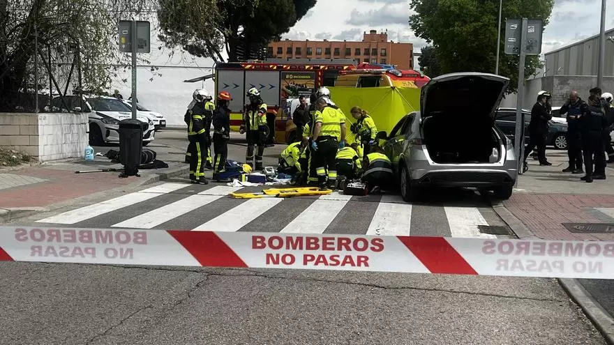 Grave una joven de 25 años al ser atropellada junto a su bebé por un coche en San Blas