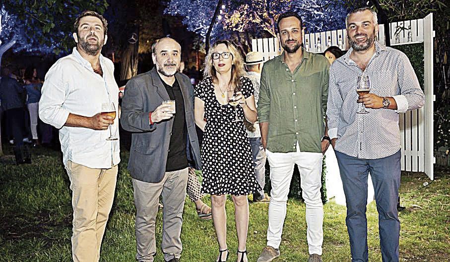 Lluís Planas (Delegación de Gobierno), Pere Ceron (Cadena Ser), Álvaro Gil (Jefe de Gabinete del Govern) y el colaborador de este periódico, Jaume Munar junto a la coordinadora de la sección de Sociedad y Cultura,  Elena Vallés.