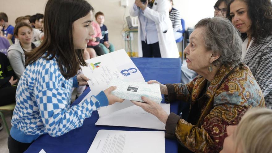 El colegio Carmen Ruiz-Tilve entrega su premio literario