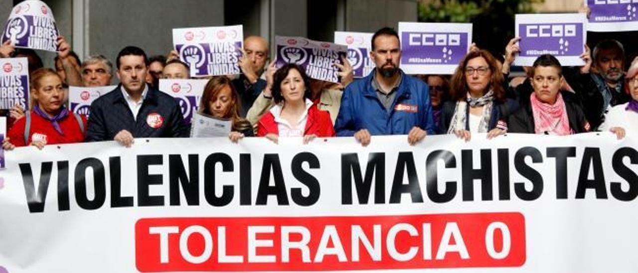 "No podemos normalizar los asesinatos machistas": UGT y CCOO se concentran contra la violencia de género