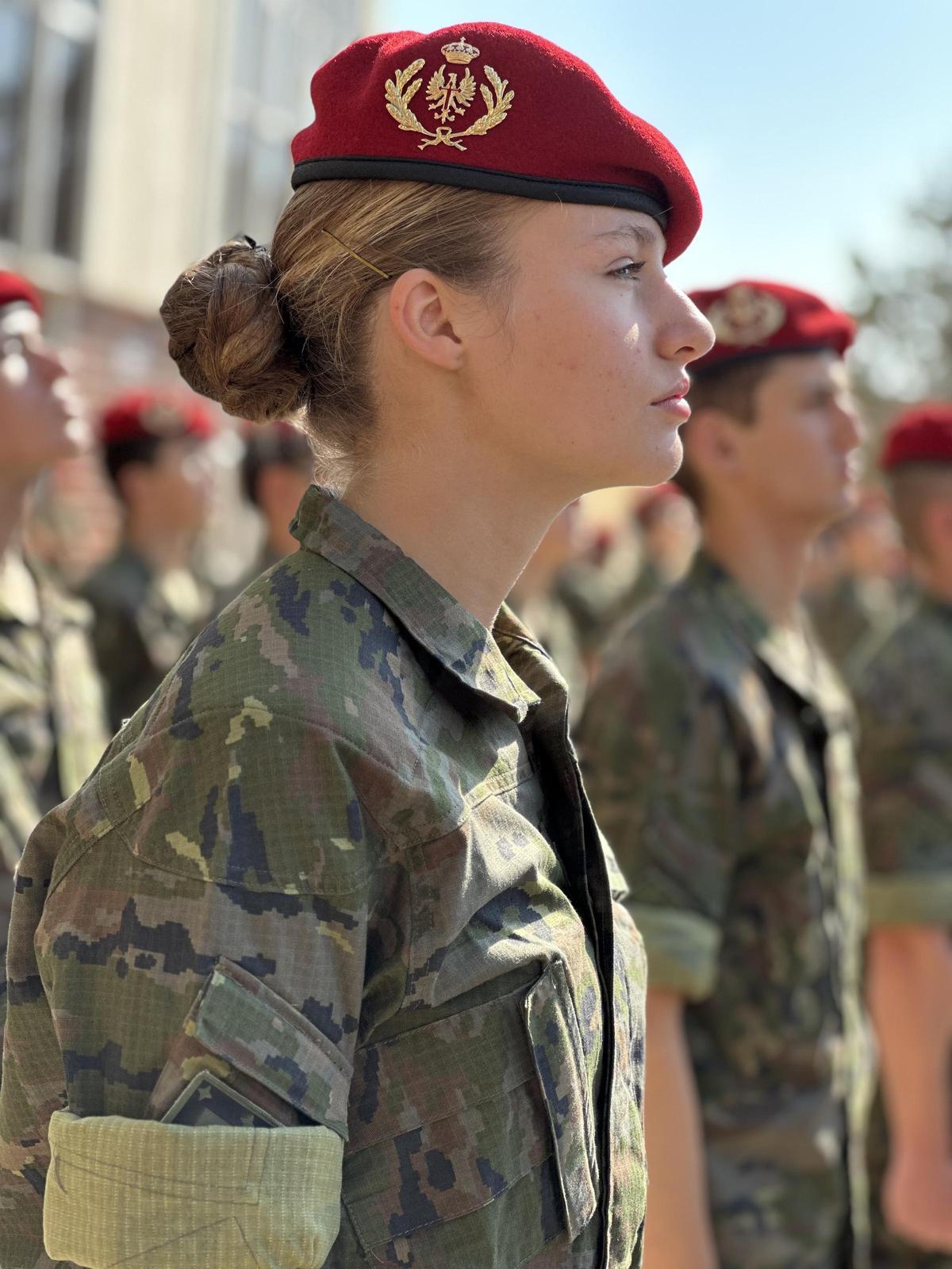 La princesa Leonor, de maniobras militares