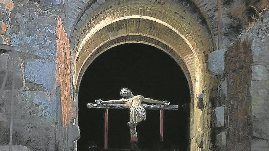 El imponente Cristo de la O inunda de fe el anfiteatro romano