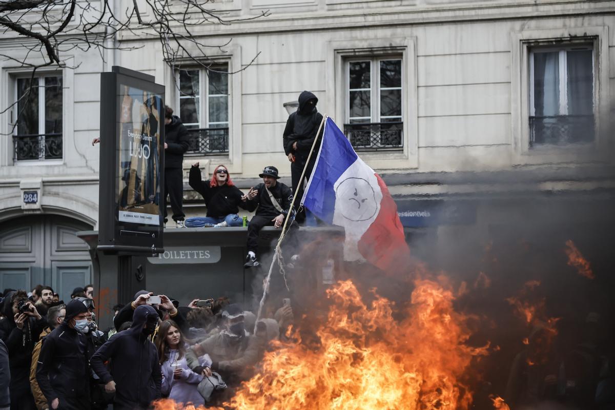 Disturbios en las calles de París.